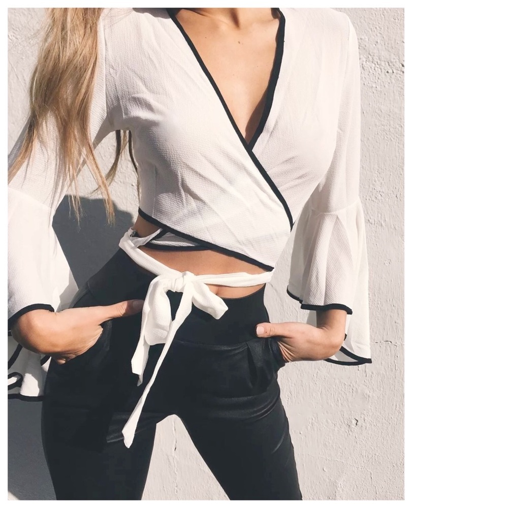 Love Sexy Flare bell Sleeve Crop Top 🥂✨ - Picture 4 of 4